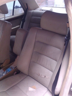 ขายbenz e220  ทะเบียนพร้อมโอนราคา 333,000 บาท