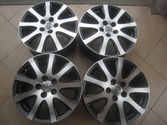 ขายล้อแม็กมือสอง toyota camry 17" ล้อทำสีมาใหม่ครับ สนใจติดต่อเล็กคลองสามครับ 081-3747940