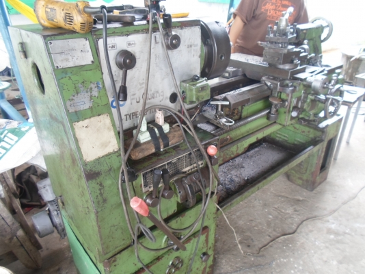 แท่นกลึง 5 ฟุต 2 เพลา เกียร์บล็อก พร้อมใช้ มี 3 จับ พร้อมยันศูนย์ให้พร้อม 58,000