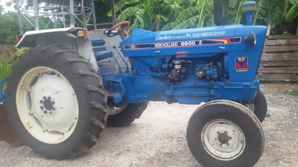 ขายรถไถ ford 7700 65 แรง มีทะเบียน รถสวย ราคาถูกครับ