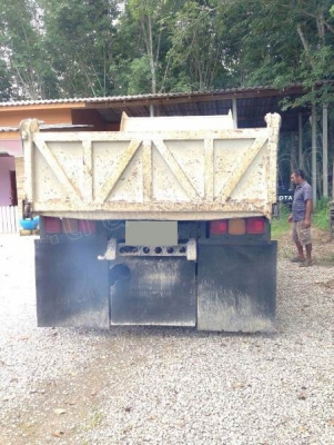 รถบรรทุก 6 ล้อดั้มพ์ ISZUZU