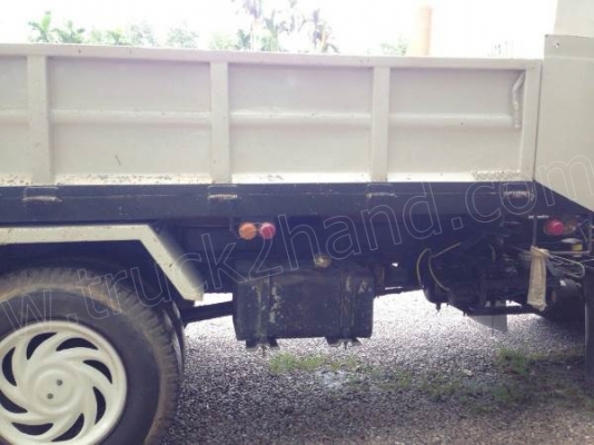 รถบรรทุก 6 ล้อดั้มพ์ ISZUZU