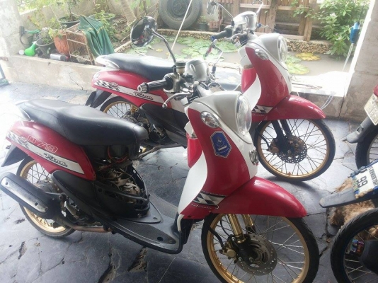 ขายคันละ10,000บาท2คัน18,000เล่มพร้อมชุดโอน รถจอดนานเอาไปล้างคาร์บูเปลี่ยนน้ำมันเครื่องหัวเทียนเอง ดูรถแถวบางใหญ่-นนทบุรี084-3545593