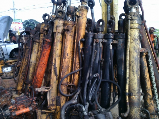 ขายกระบอกไฮโดรลิค ตามรูปครับโลละ 25 บาทครับ