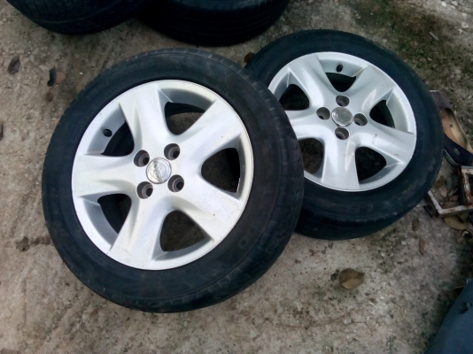 แม็กtoyota ขอบ15 พร้อมยาง แม็กtoyota ขอบ15 พร้อมยาง