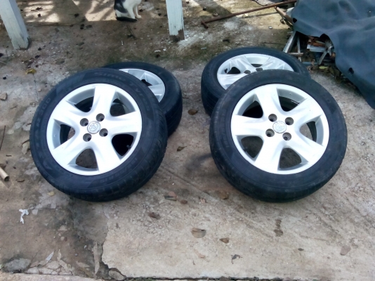 แม็กtoyota ขอบ15 พร้อมยาง แม็กtoyota ขอบ15 พร้อมยาง