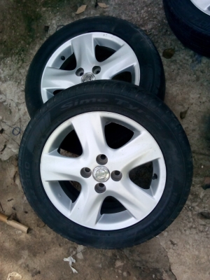 แม็กtoyota ขอบ15 พร้อมยาง