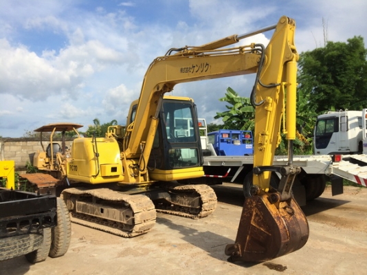 ขาย รถขุด KOMATSU PC70-7 มีรถจัดส่งให้ ขาย รถขุด KOMATSU PC70-7 มีรถจัดส่งให้