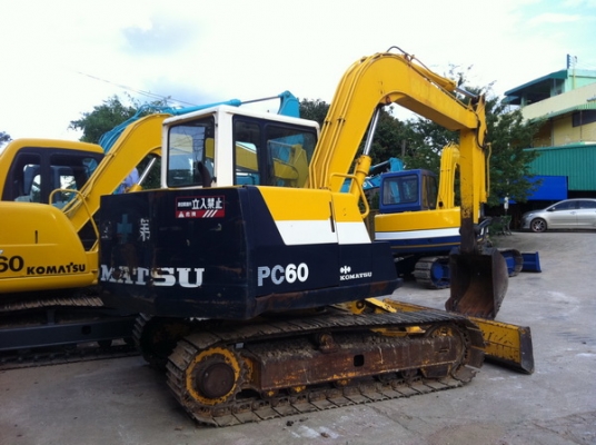 ขาย รถขุด  KOMATSU PC60-6  มีรถจัดส่งให้