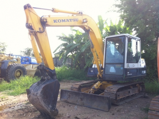 ขาย รถขุด  KOMATSU PC60-6  มีรถจัดส่งให้