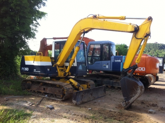 ขาย รถขุด  KOMATSU PC60-6  มีรถจัดส่งให้