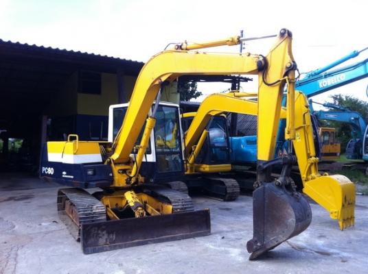 ขาย รถขุด  KOMATSU PC60-6  มีรถจัดส่งให้