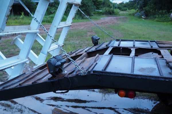 ขายรถเทรลเลอร์ 10 ล้อ Hino ท้ายลาด 2 เพลา สำหรับขึ้นแบ็คโฮขนาด 200 พร้อมบันไดใหม่