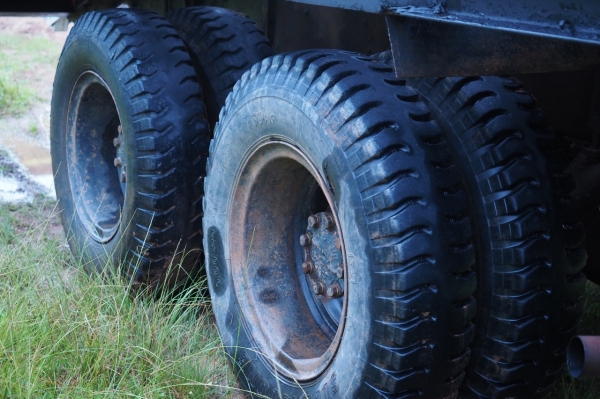 ขายรถเทรลเลอร์ 10 ล้อ Hino ท้ายลาด 2 เพลา สำหรับขึ้นแบ็คโฮขนาด 200 พร้อมบันไดใหม่