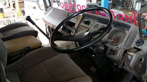 ขายรถเทรลเลอร์ 10 ล้อ Hino ท้ายลาด 2 เพลา สำหรับขึ้นแบ็คโฮขนาด 200 พร้อมบันไดใหม่