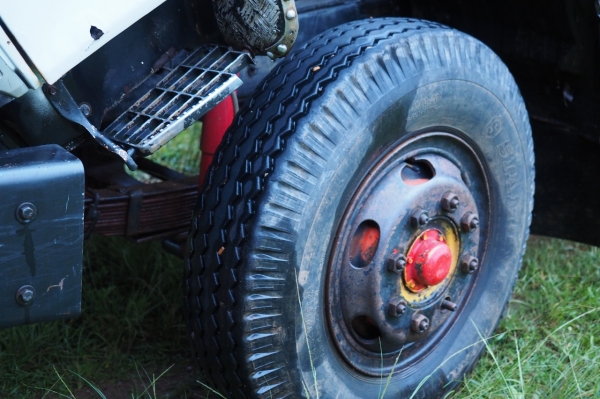 ขายรถเทรลเลอร์ 10 ล้อ Hino ท้ายลาด 2 เพลา สำหรับขึ้นแบ็คโฮขนาด 200 พร้อมบันไดใหม่