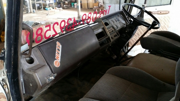 ขายรถเทรลเลอร์ 10 ล้อ Hino ท้ายลาด 2 เพลา สำหรับขึ้นแบ็คโฮขนาด 200 พร้อมบันไดใหม่