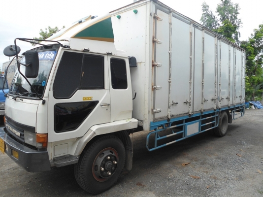 ขายรถ 6 ล้อ ตู้ 10 บาน ไม่มีเสากลาง