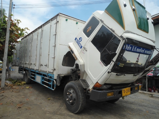 ขายรถ 6 ล้อ ตู้ 10 บาน ไม่มีเสากลาง