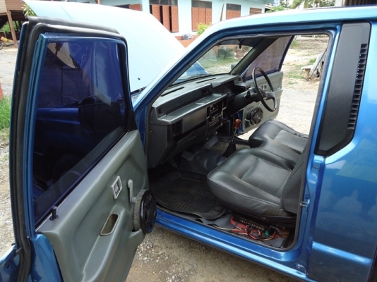 กระบะ  L 200     แอ  เย็น เจี๋ยบ  เพลงเพลาะ  เครื่องดี สี รูไซ   ภายในสวย  แม็กสวย  เครื่องยนต์ ดี  เกียร์ดี เฟืองท้ายดี  ไม่หอน