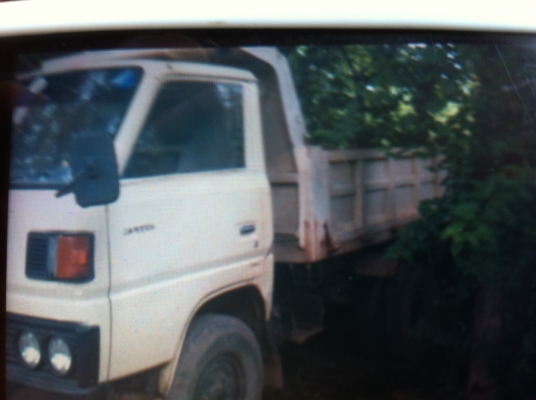 หกล้อดั้ม 3 คิว มี 3 คันครับ