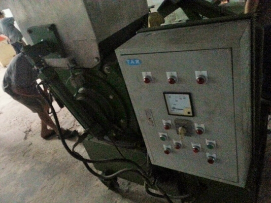 ขายเครื่องบดพลาสติก 25 แรง ยี่ห้อ Bosco ปิดเปิด ไฮดรอลิค