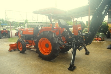ขายชุดแบคโฮขุดท้าย Agrimax AB60 สำหรับติดรถไถ ขายชุดแบคโฮขุดท้าย Agrimax AB60 สำหรับติดรถไถ