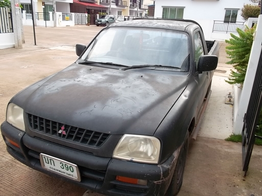 2001 MITSUBISHI, L200 STRADA 2.5  โฉม SINGLECAB สีดำ เกียร์ธรรมดา