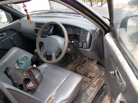 2001 MITSUBISHI, L200 STRADA 2.5  โฉม SINGLECAB สีดำ เกียร์ธรรมดา