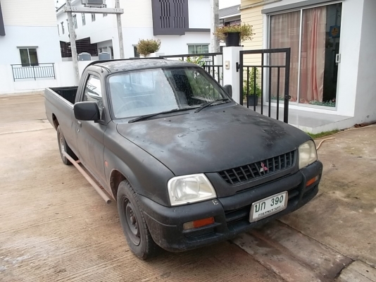 2001 MITSUBISHI, L200 STRADA 2.5  โฉม SINGLECAB สีดำ เกียร์ธรรมดา