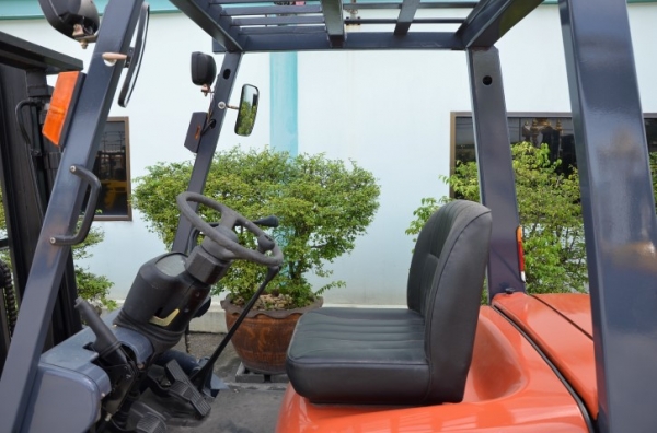 ขาย Toyota 6FD25 ดีเซล Toyota 2Z ธรรมดา 2.5 ตัน ยกสูง	3 เมตร