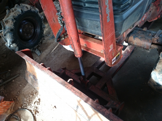 ขายคูโบต้า L 4508 พร้อมอุปกร์ผานหน้าและโรตารี่ ชั่วโมงการทำงาน 1800 ชั่วโมง