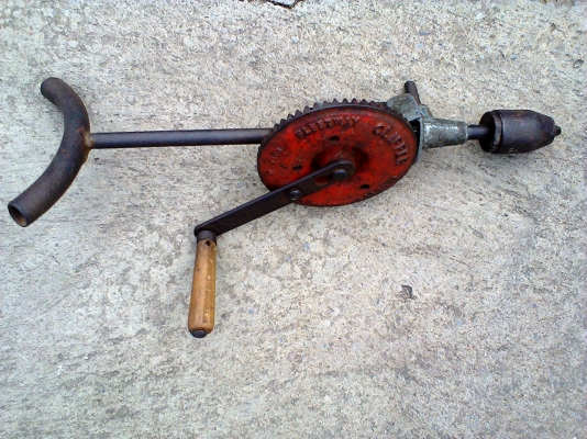 สว่านมืออังกฤษ ปรับรอบได้สภาพเดิมๆครับพร้อมใช้งานครับ  สวยๆครับ  ปรับรอบเร็ว  ช้าได้ครับ  ของอังกฤษแท้ครับหายากครับราคานี้คุ้มครับ