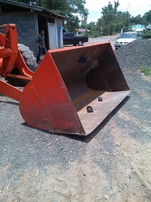 ขายรถตักล้อยาง เอวอ่อน KOMATSU 510 ซีเรียล 11000 รุ่นพิเศษ แขนยาว สวย ๆ เอวอ่อน รถสวยสภาพพร้อมใช้งาน ตักแรง ตักไว ได้งานมาก ประหยัดน้ำมัน. สนใจติดต่อ คุณ ชัยยา สตึก โทร 081-9972972 089-8451778