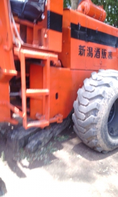 ขายรถตักล้อยาง เอวอ่อน KOMATSU 510 ซีเรียล 11000 รุ่นพิเศษ แขนยาว สวย ๆ เอวอ่อน รถสวยสภาพพร้อมใช้งาน ตักแรง ตักไว ได้งานมาก ประหยัดน้ำมัน. สนใจติดต่อ คุณ ชัยยา สตึก โทร 081-9972972 089-8451778