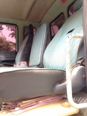 รถบรรทุก 6 ล้อดั้มพ์ ISUZU รุ่น FTR32H