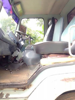 รถบรรทุก 6 ล้อดั้มพ์ ISUZU รุ่น FTR32H