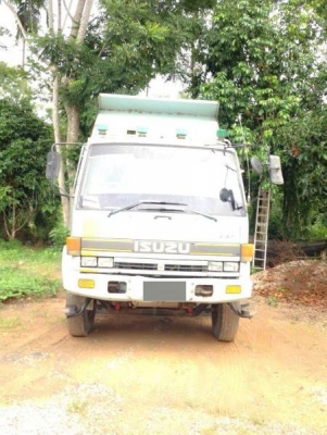 รถบรรทุก 6 ล้อดั้มพ์ ISUZU รุ่น FTR32H