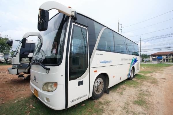 ขายรถบัสปรับอากาศยี่ห้อ Golden Dragon รุ่น XML6796 สีขาว(คันที่3)