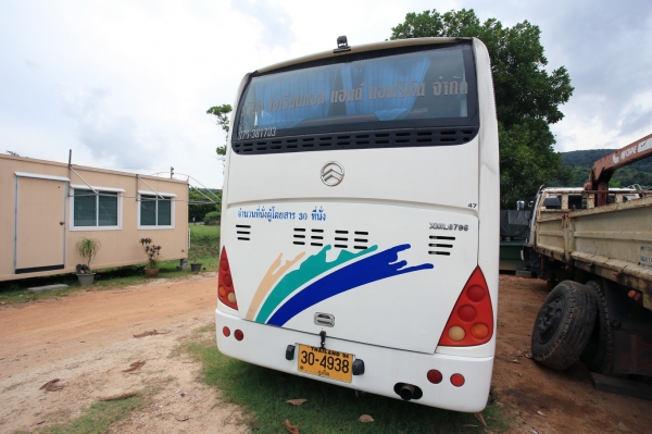 ขายรถบัสปรับอากาศยี่ห้อ Golden Dragon รุ่น XML6796 สีขาว(คันที่3)