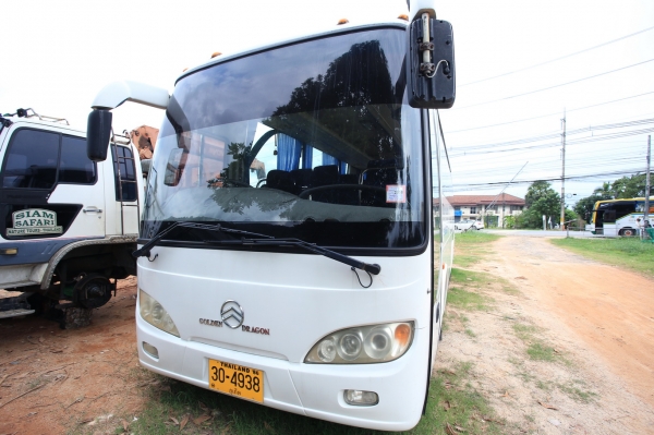ขายรถบัสปรับอากาศยี่ห้อ Golden Dragon รุ่น XML6796 สีขาว(คันที่3)