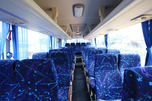 ขายรถบัสปรับอากาศยี่ห้อ Golden Dragon รุ่น XML6796 สีขาว(คันที่3)