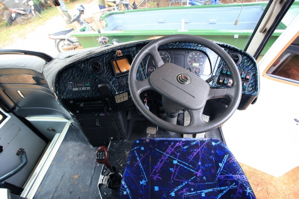 ขายรถบัสปรับอากาศยี่ห้อ Golden Dragon รุ่น XML6796 สีขาว(คันที่3)