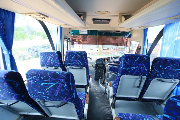 ขายรถบัสปรับอากาศยี่ห้อ Golden Dragon รุ่น XML6796 สีขาว(คันที่3)