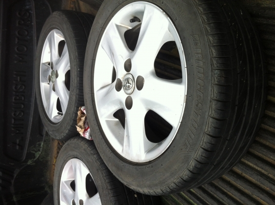 ขายล้อแม็กพร้อยาง 32-2011 ถอดออกจากวีออส