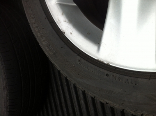 ขายล้อแม็กพร้อยาง 32-2011 ถอดออกจากวีออส