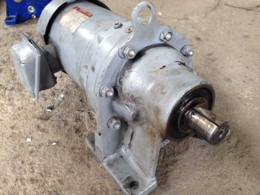 ขายมอเตอร์เกียร์ Cycro drive มอเตอร์ Mitsubishi หัวเกียร์ Sumitomo ขนาด 1/2 HP. 380 V อัตราทด 1:43 สภาพสวย วิ่งนิ่ม พร้อมใช้งาน มี 2 ตัว ครับ ขายมอเตอร์เกียร์ Cycro drive มอเตอร์ Mitsubishi หัวเกียร์ Sumitomo ขนาด 1/2 HP. 380 V อัตราทด 1:43 สภาพสวย วิ่งนิ่ม พร้อมใช้งาน มี 2 ตัว ครับ