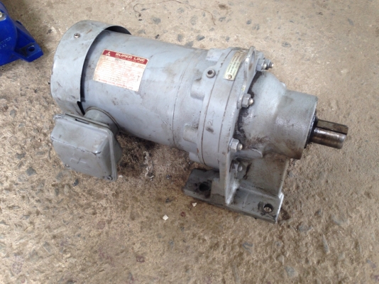ขายมอเตอร์เกียร์ Cycro drive มอเตอร์ Mitsubishi หัวเกียร์ Sumitomo ขนาด 1/2 HP. 380 V อัตราทด 1:43 สภาพสวย วิ่งนิ่ม พร้อมใช้งาน มี 2 ตัว ครับ