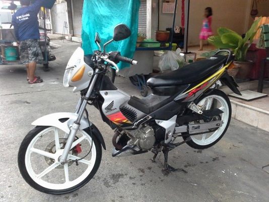 Sonic  ปี 44 สีดำ เทา รถบ้าน เครื่องเดิม แน่นๆ ชุดสีซีดนิดหน่อย เอกสารครบ