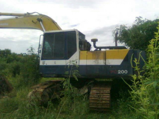 ขาย KOMATSU PC 200-5 ซีเรียล5xxxxxคอนโทรนยาว สภาพสวยพร้อมใช้ ราคาต่อรองได้ ติดต่อได้ที่คุณ อ๊อฟ พิจิตร 086-737-9991